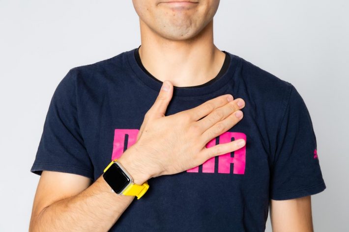 ① 小胸筋を揉みほぐすマッサージ