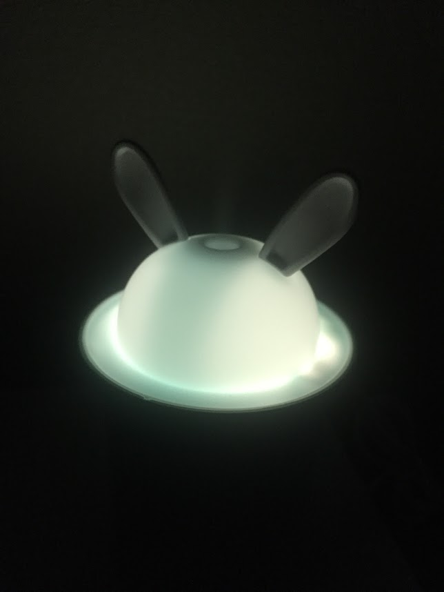 うさぎ加湿器、なんとライトも点灯します