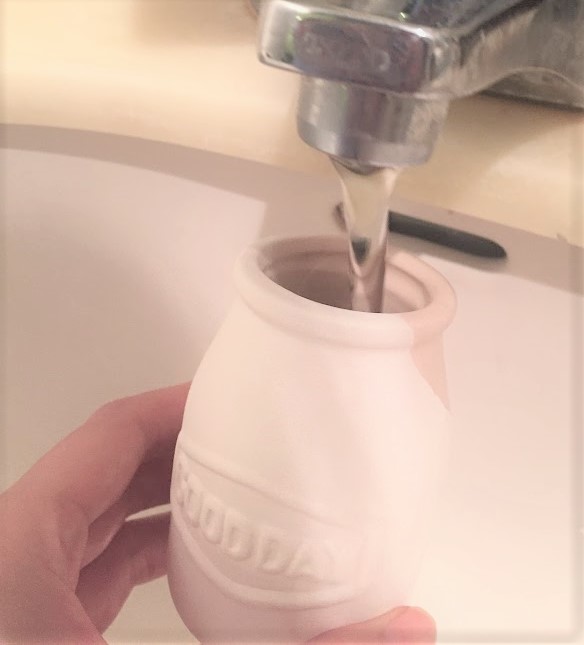 ポットの中に水を注ぐだけ