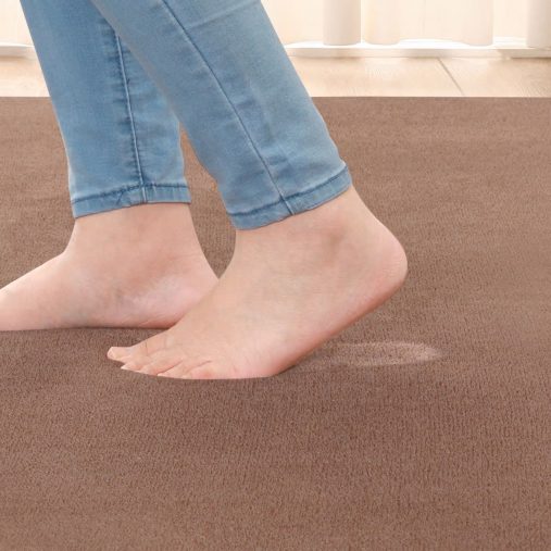 「吸湿発熱＋蓄熱フロアマット」2,306円