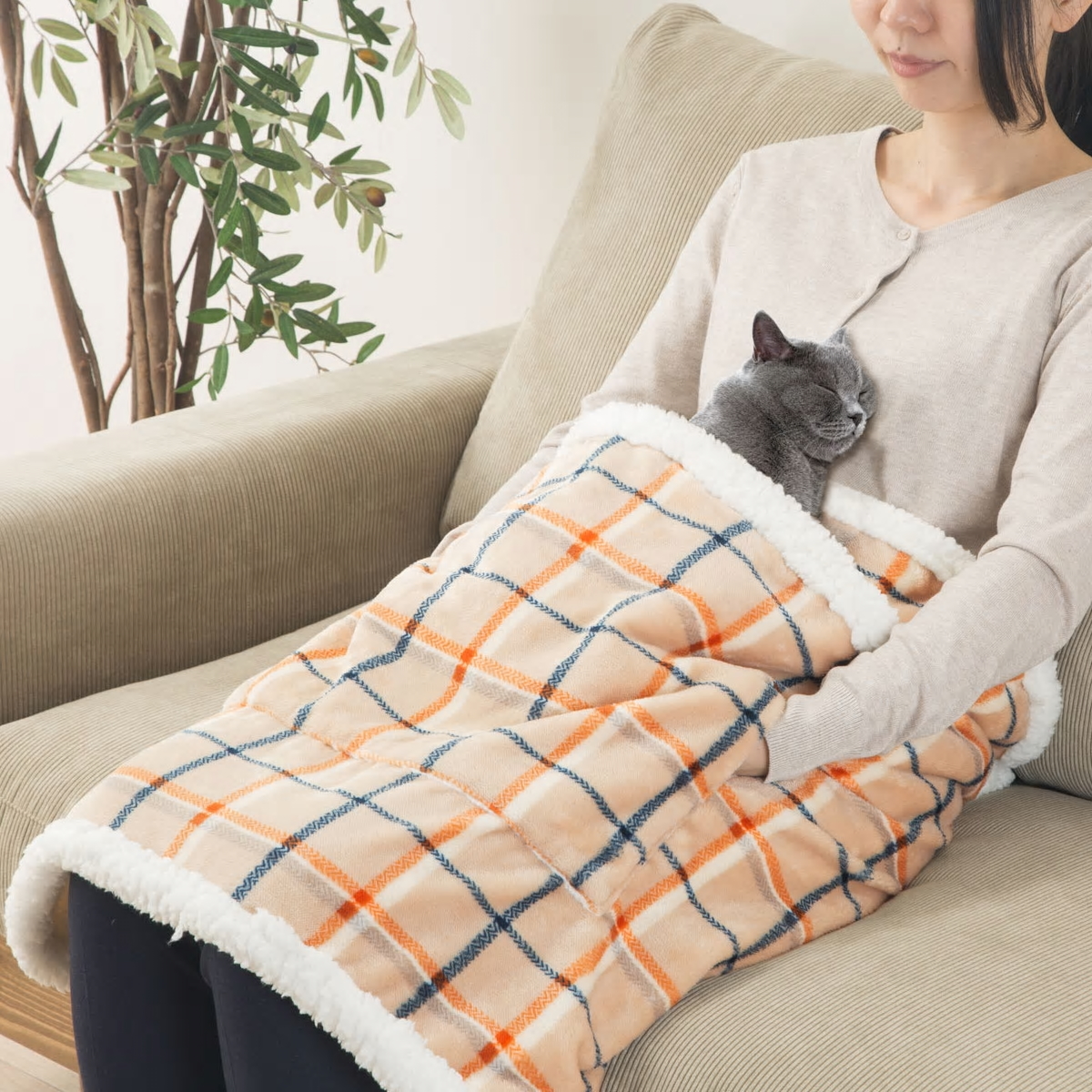 「ペットが入れるひざ掛け」1,843円