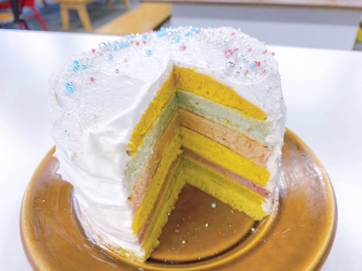 アラザンふってパンケーキ完成