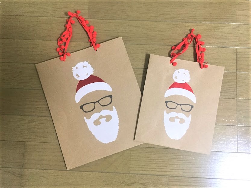 ３COINS　スリーコインズ　サンタ柄プレゼントBAG　2枚入り　300円