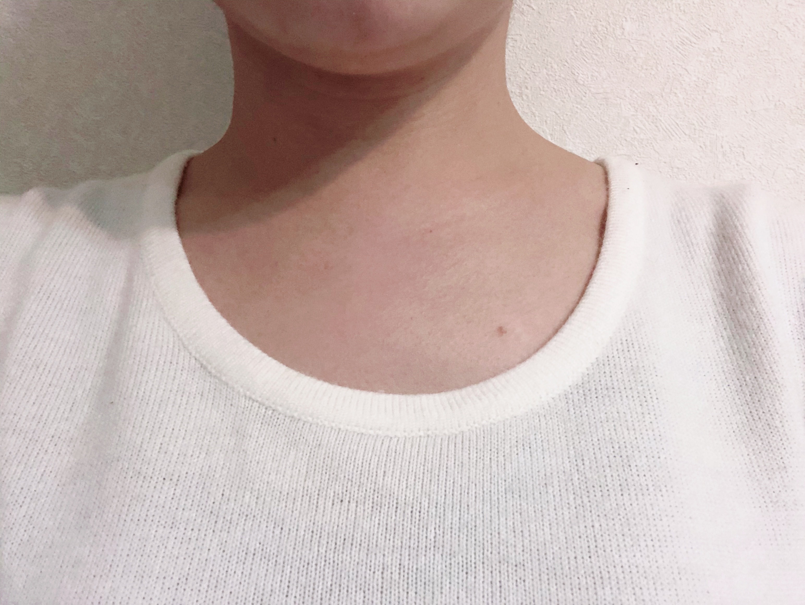 神戸レタス　おうちで洗える・カシミアタッチニット　1,354円(税別)