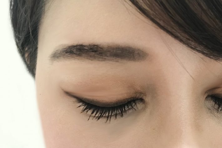 立体感のあるアイブローメイクが完成