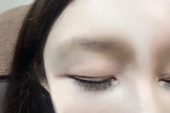 ノーメイクの眉毛