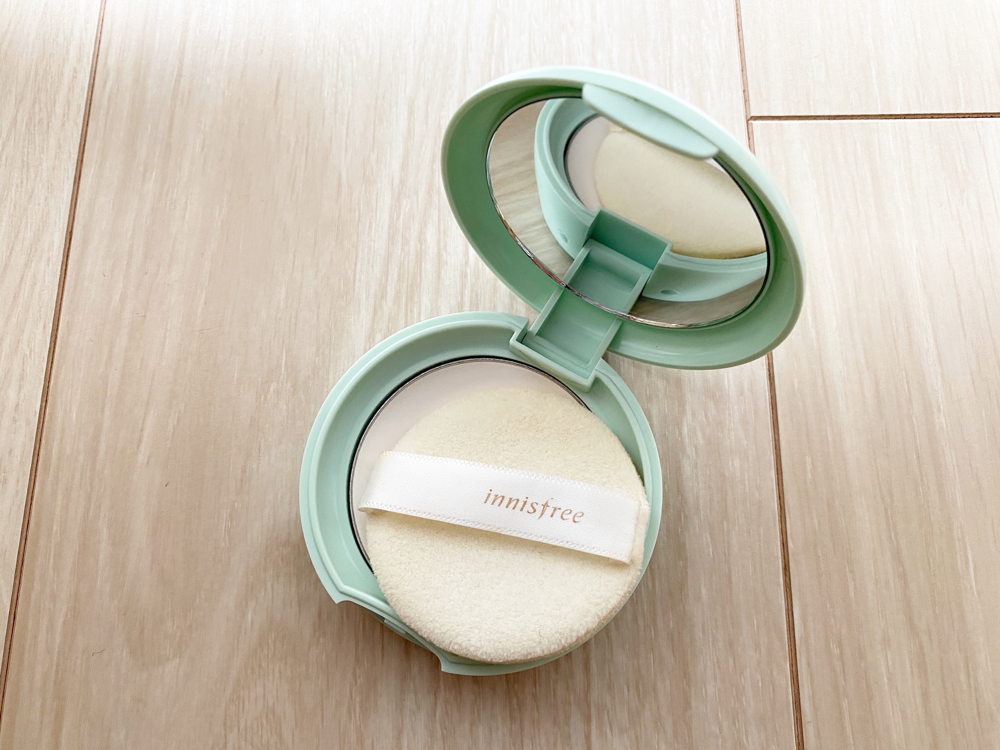 イニスフリー「ノーセバム ミネラルパクト」8.5g 1,200円