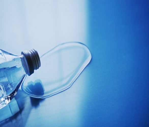 ミネラルウォーターペットボトル水