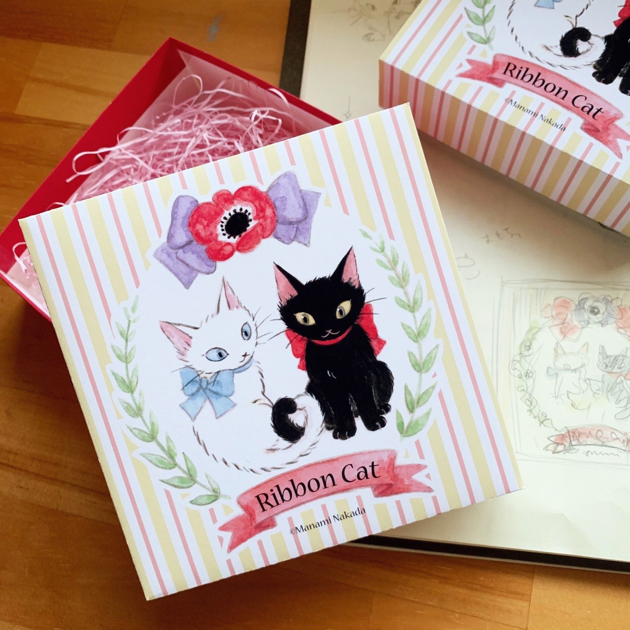 “Ribbon Cat”という猫のキャラクターを描いているデザイナーの仲田愛美（@nakadamanami）さん宅の、全盲猫チャムくん