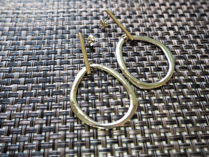 大ぶりで存在感バツグンのピアス