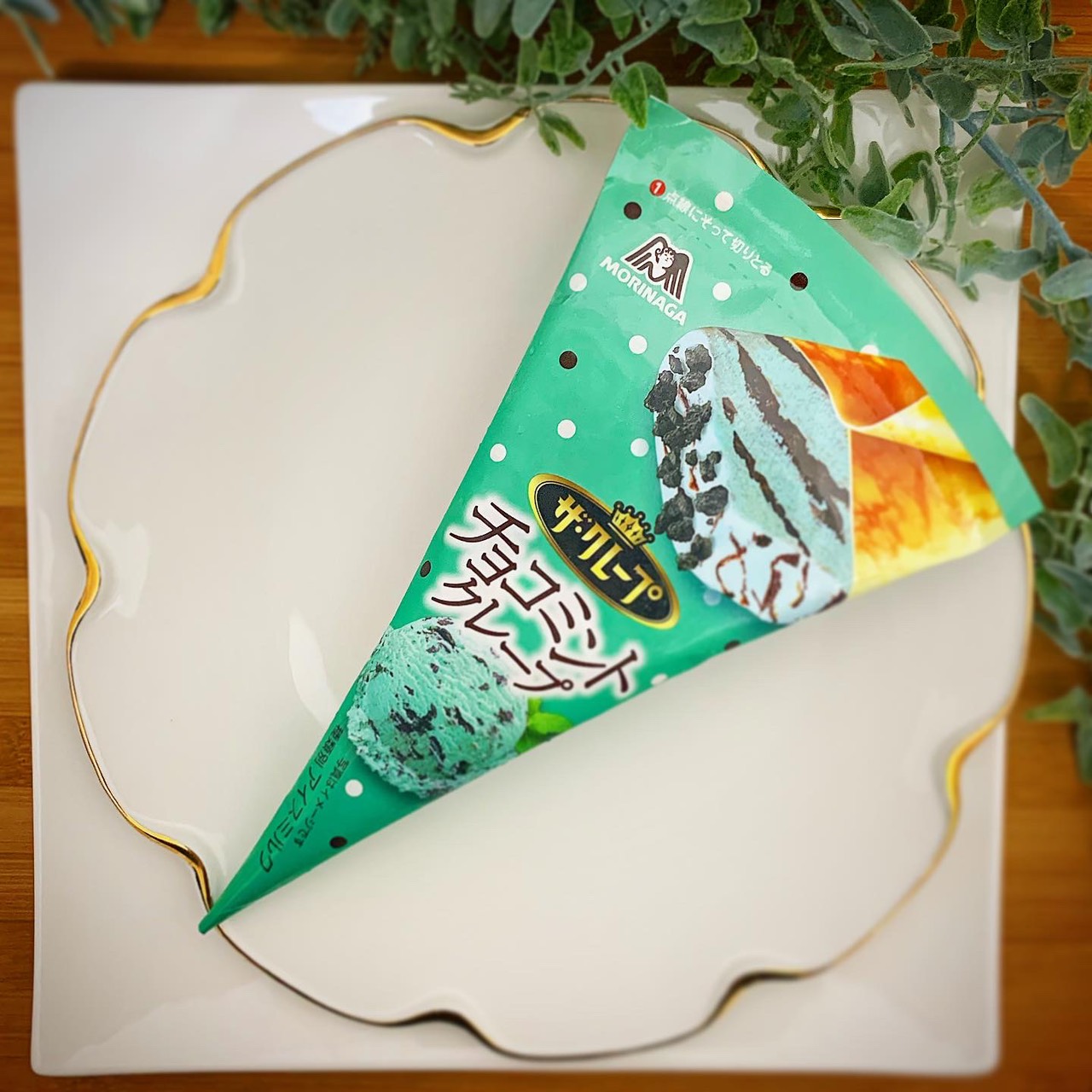 ローソン限定「ザ・クレープ」 チョコミントクレープ／森永製菓（184円）