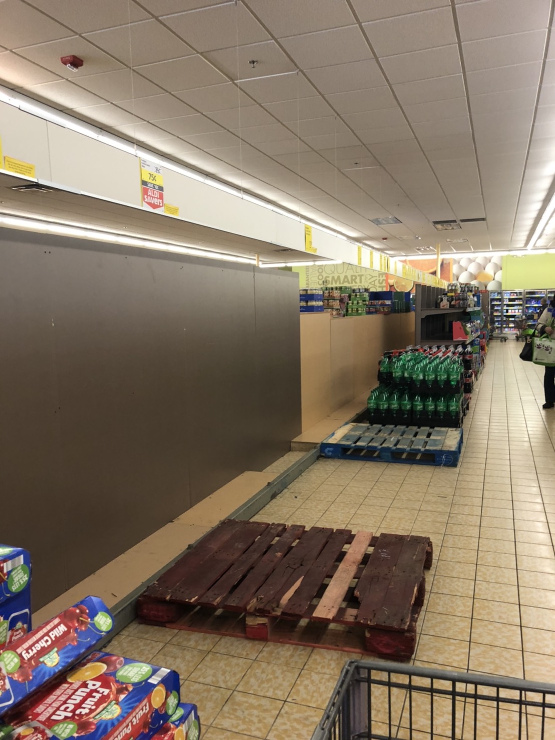 ミネラルウォーター売り場