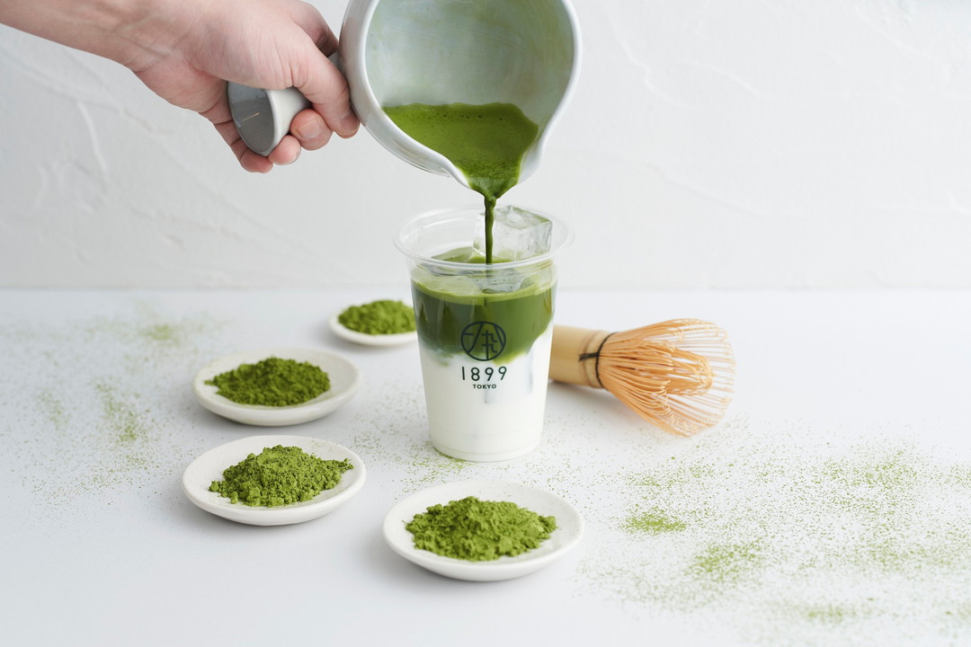 「抹茶ラテ」はその場で茶せんでたてた抹茶を使用