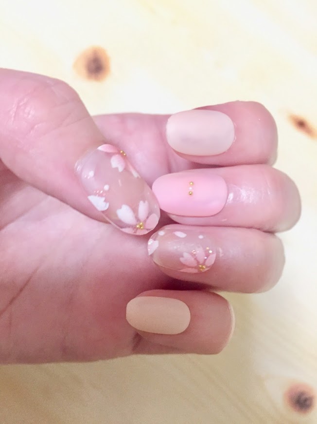 リピティション「粘着グミ 30ピース入り」強力なのに、繰り返し使えるネイルチップ用粘着グミが話題