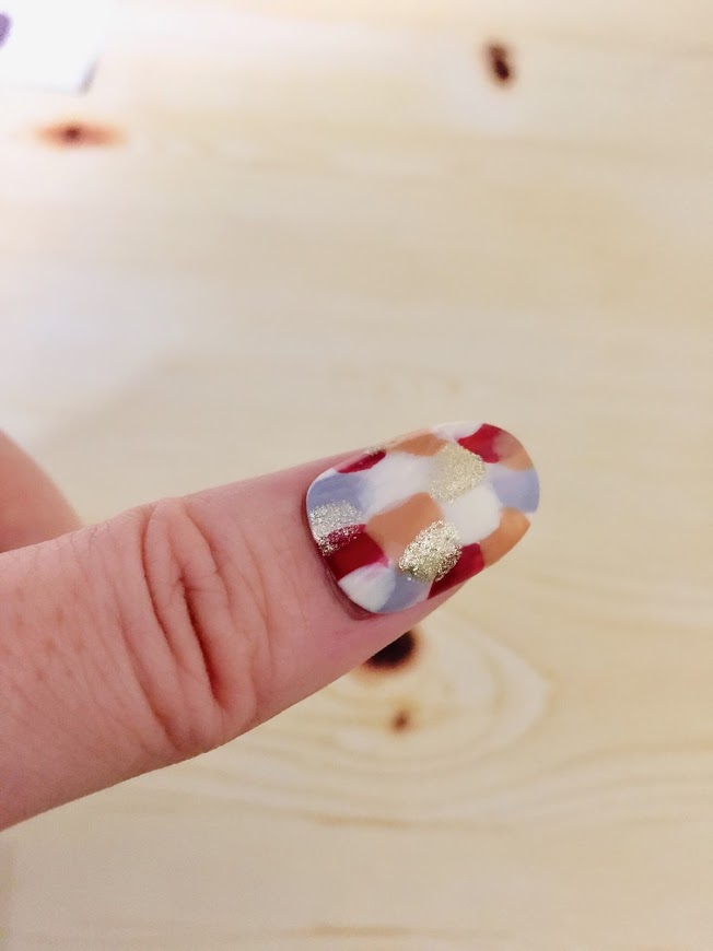 リピティション「粘着グミ 30ピース入り」強力なのに、繰り返し使えるネイルチップ用粘着グミが話題