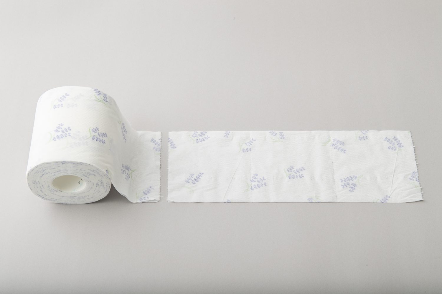 少量のトイレットペーパーで、お尻を拭く方法１