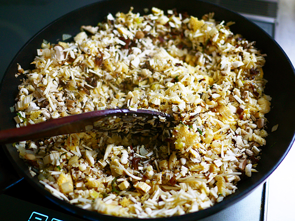 子供にもお手伝い可能！ 定番料理がグーンとおいしくなる 大量ストック料理「きのこのラグー」の作り方