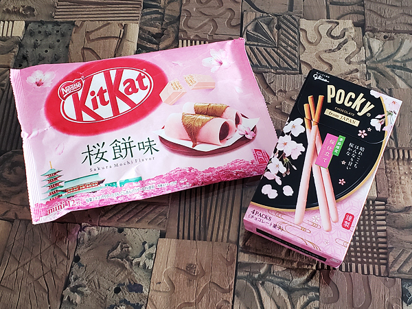 ネスレ　キットカット ミニ 桜餅味　398円、グリコ　ポッキーfromJAPAN＜桜仕立て＞　オープン価格