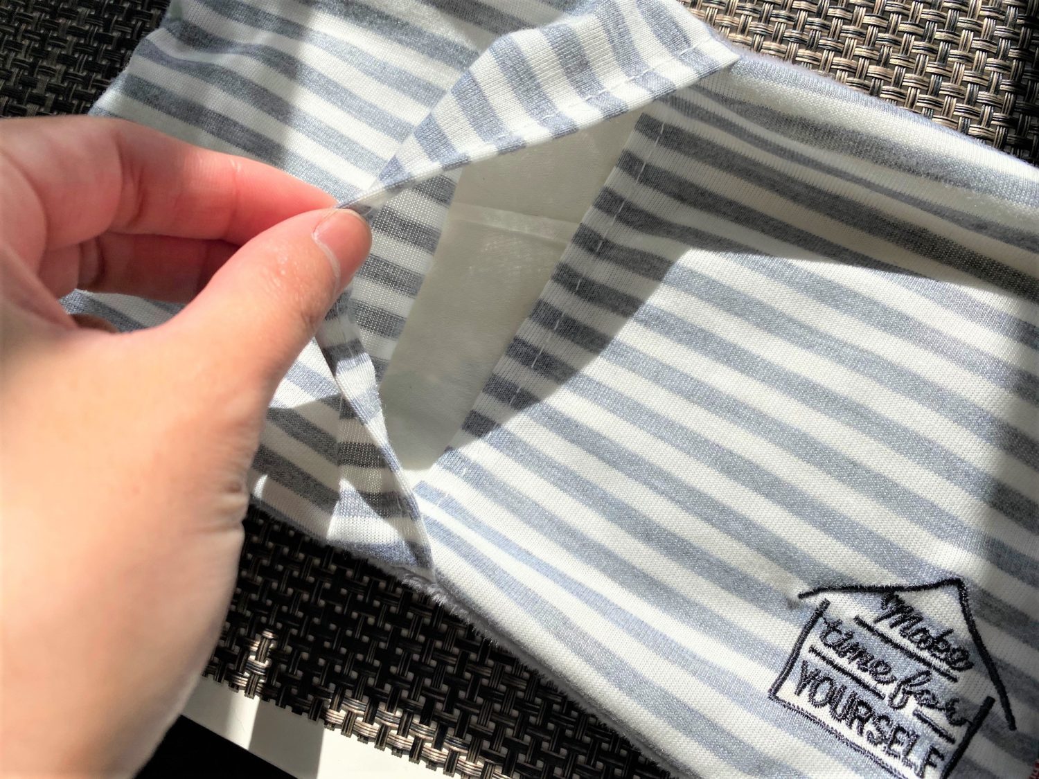 「レンジであったかボディピロー」はボーダー柄