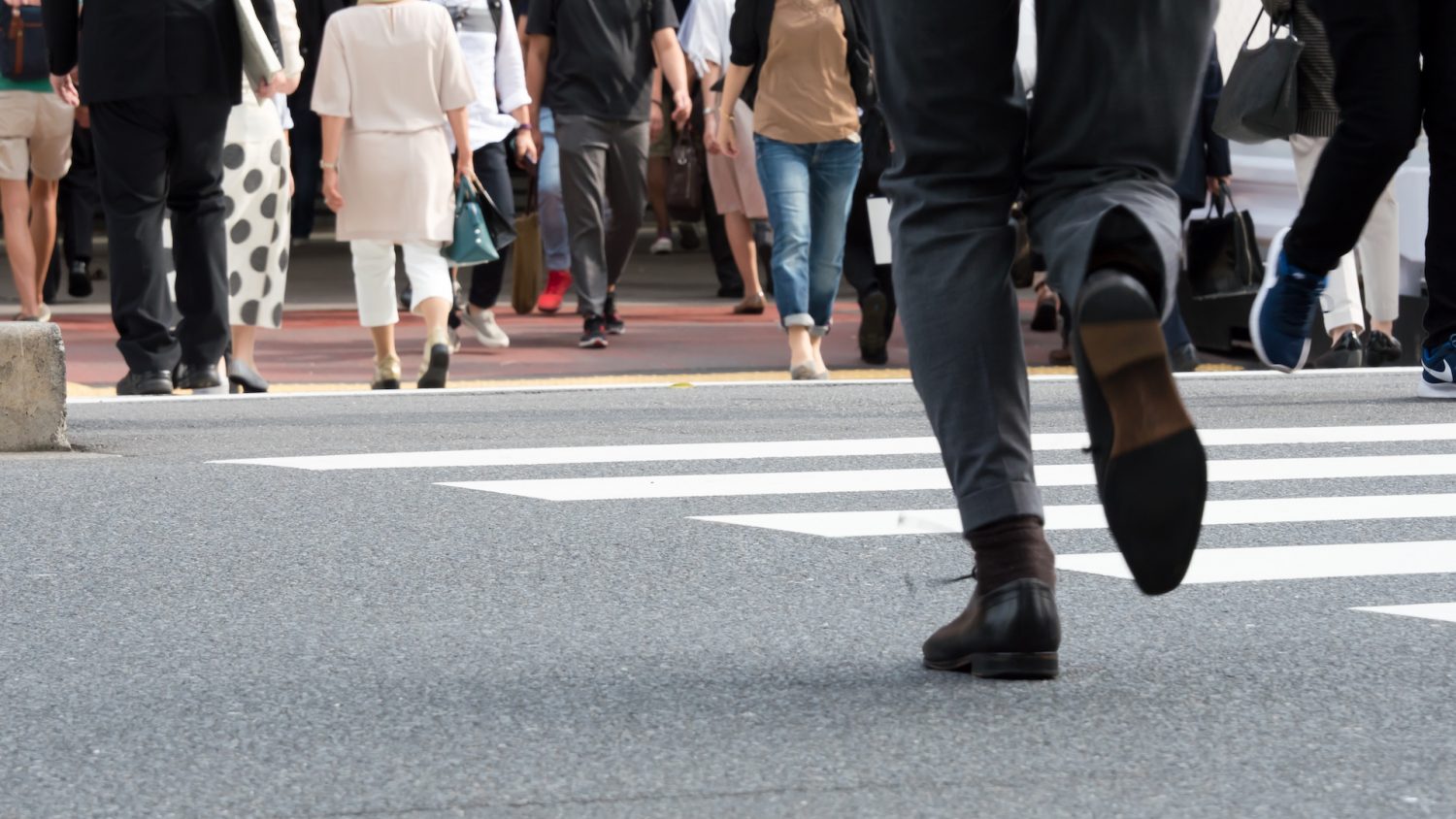 撮影現場は超目立つ……