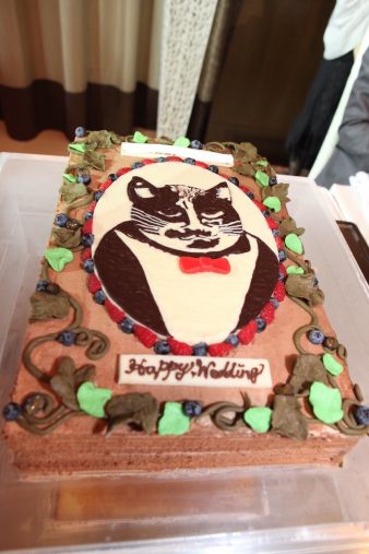 テトちゃんの写真を元に作られたウエディングケーキ