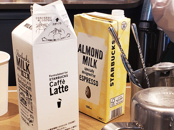 スタバのラテ祭り。新登場の「オーツミルク」と「アーモンドミルク」