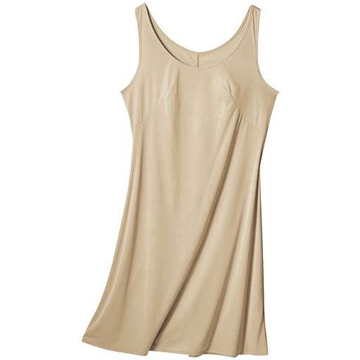 セシール「肩紐がズレにくいラウンドスリップ」¥1,990～