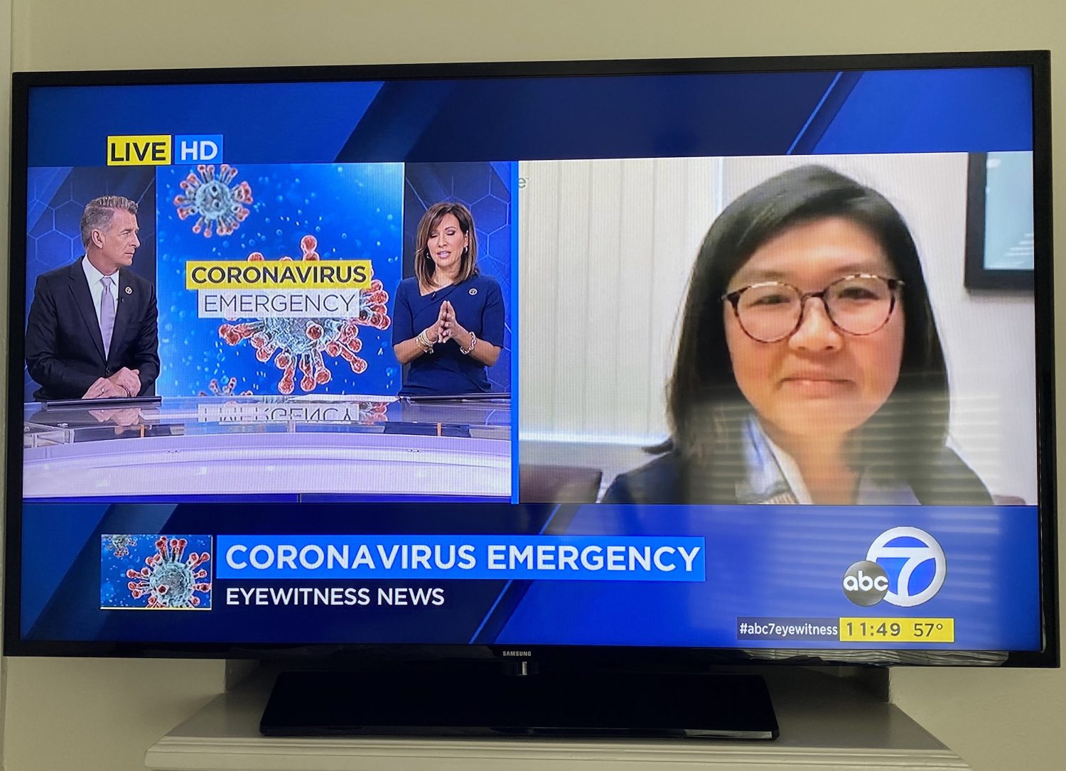 ホテルのテレビでコロナ関連のニュースを見ていました