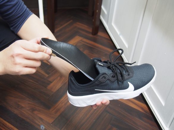 少しゆとりのある靴を選ぶ
