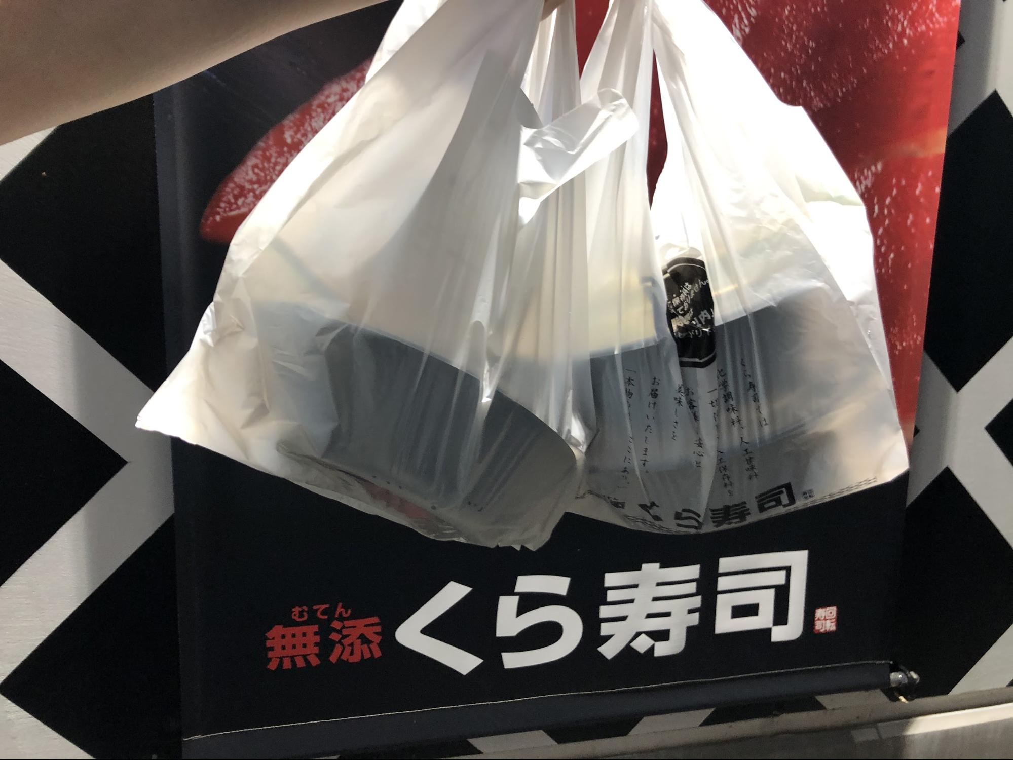 ラーメン3種をお持ち帰り。斜めになってしまうのがちょっと気になる…