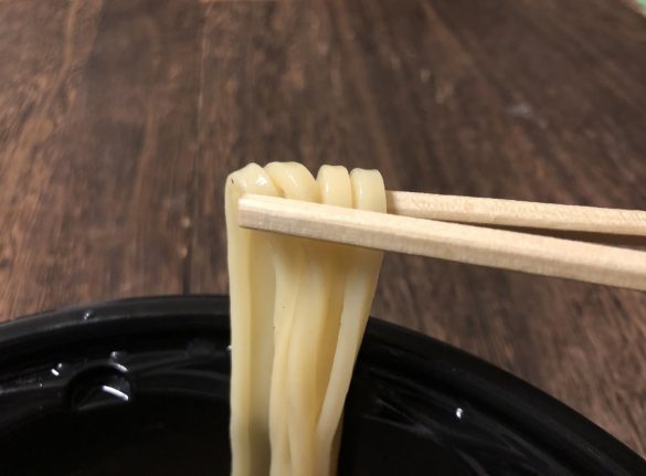 麺は3種とも同じで太めのストレート麺