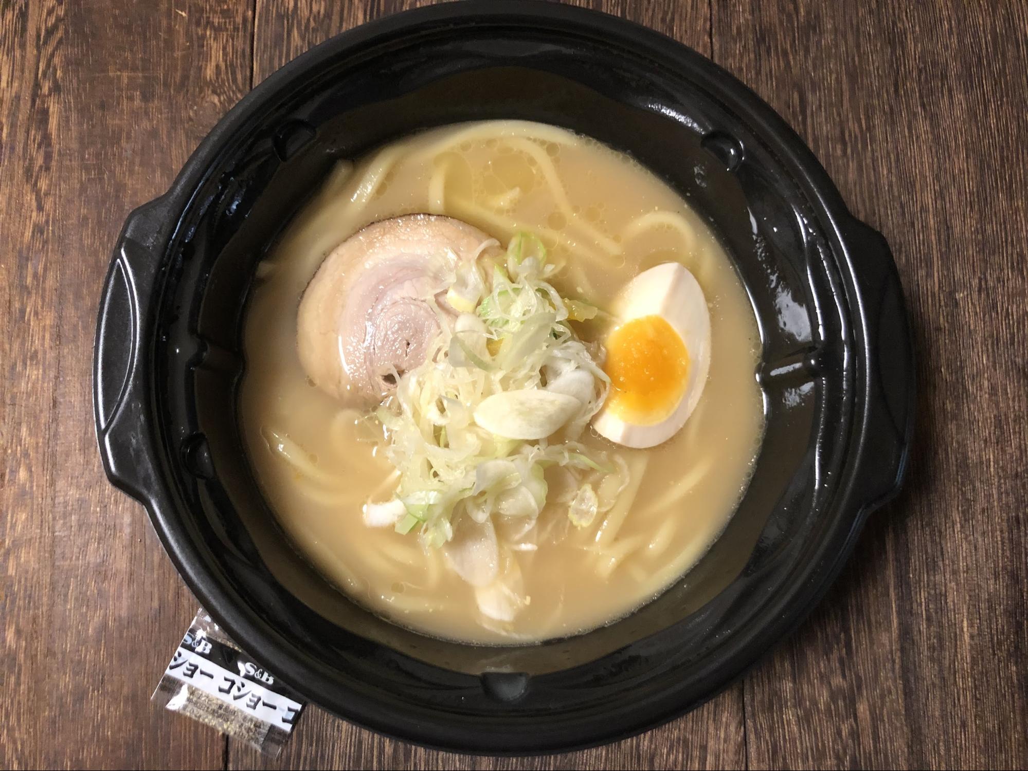 「特製鶏だしらーめん」（税抜390円）