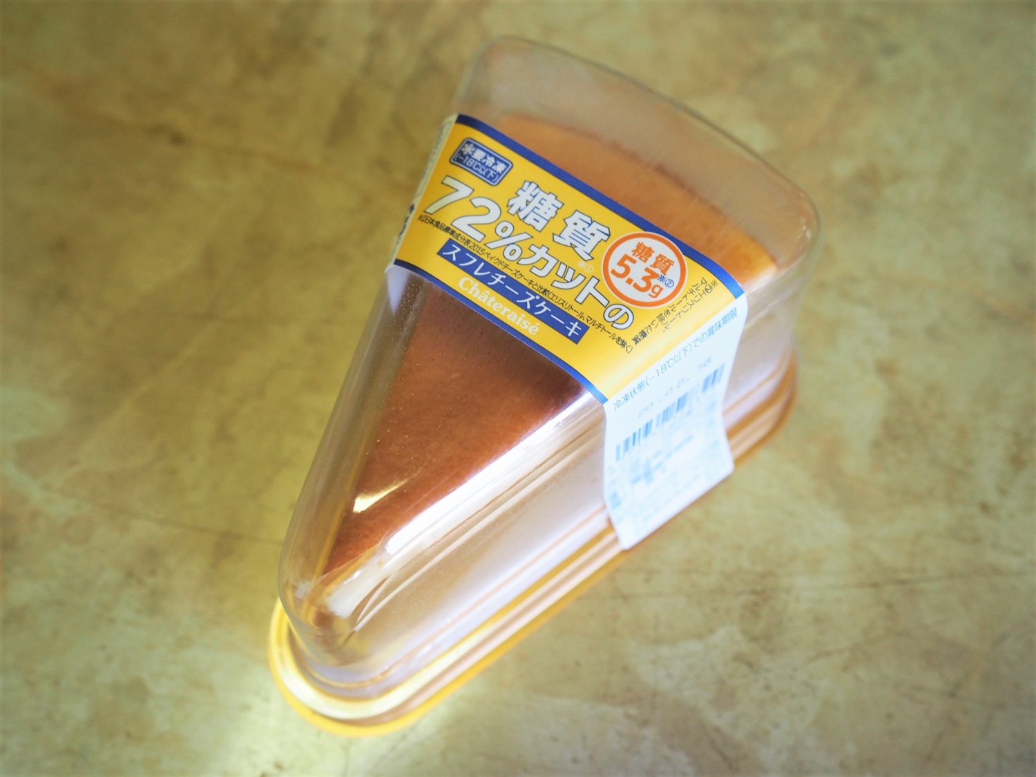 糖質72％カットのスフレチーズケーキ　パッケージ