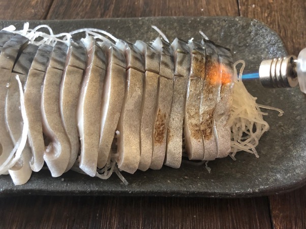 トレーが溶けるのでお皿に移しましょう