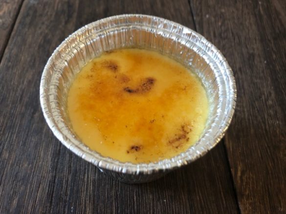 バーナーで炙ったクリームブリュレより、焦げ目は少なめ