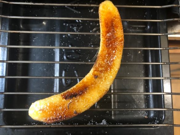 ガスバーナーで炙ったバナナのキャラメリゼ