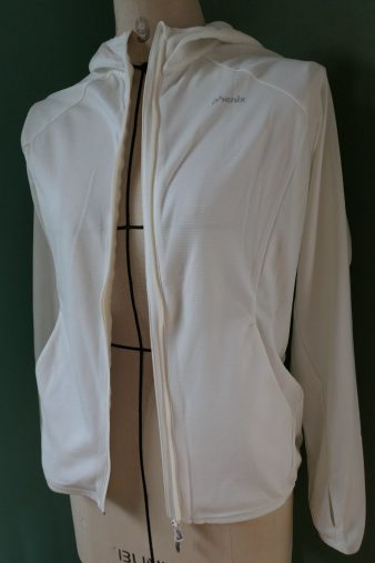 アイテム3「アウトドアウエア」①