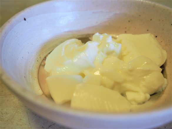 ヨーグルトは水切りをしておく ※水切り後