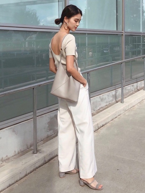 背中開きトップス