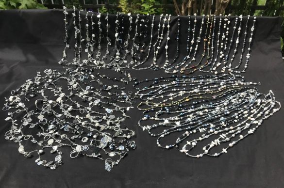 ラリエットとネックレス