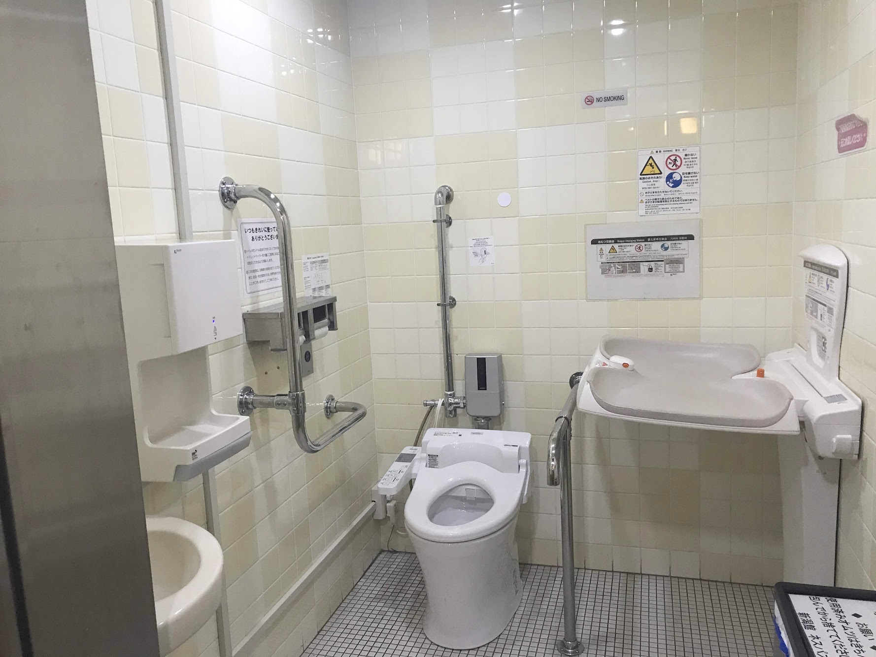 多目的トイレ２