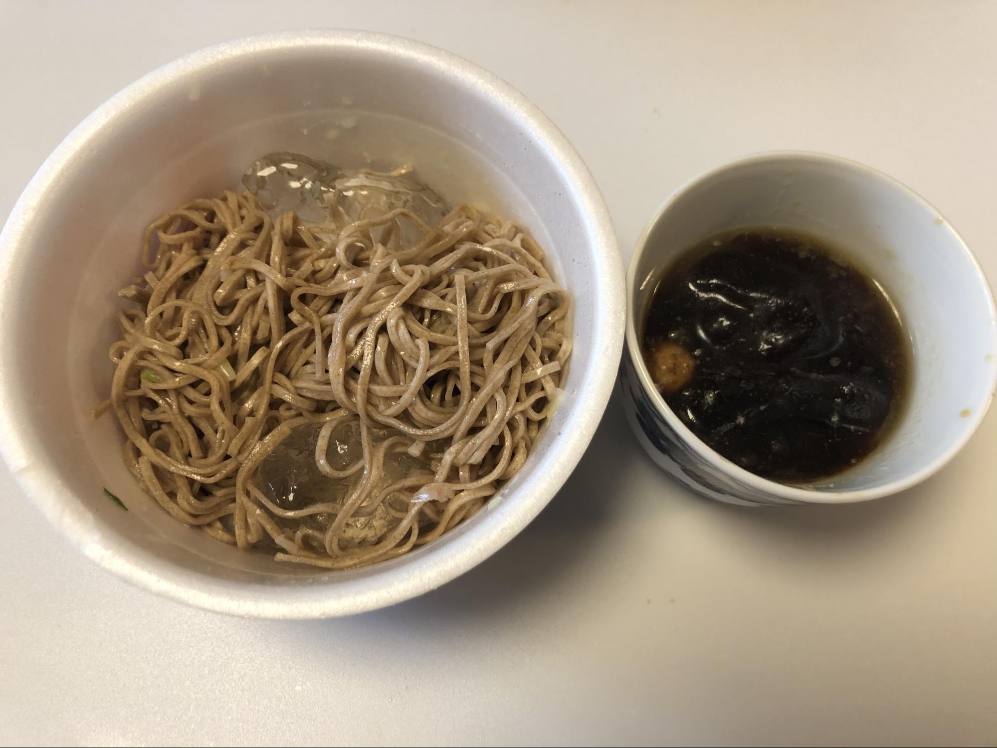 麺とつゆは氷で冷やすのがおすすめ