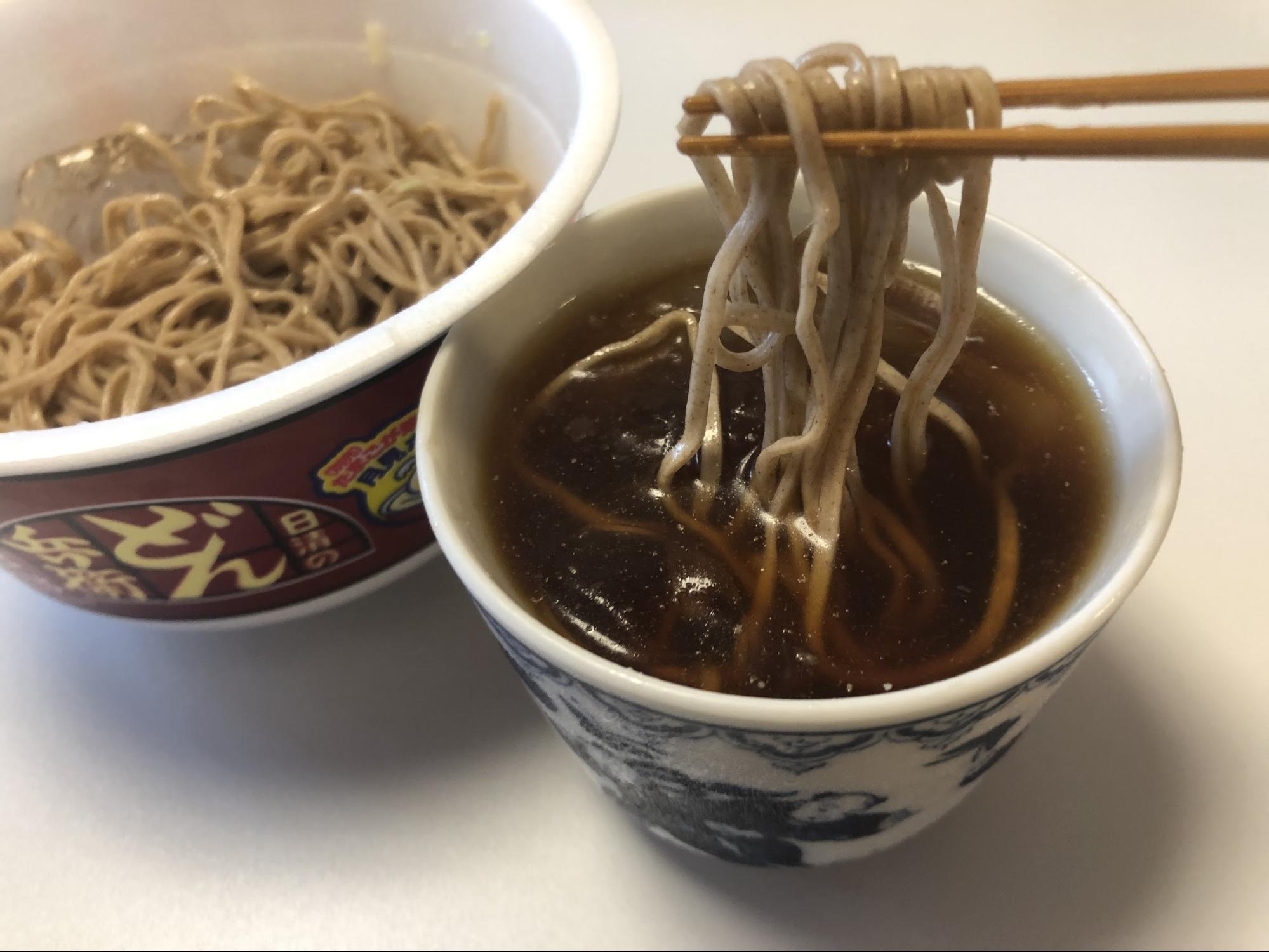 鴨だしそばをざるそばに。そのお味は…