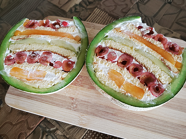 丸ごとメロンケーキ