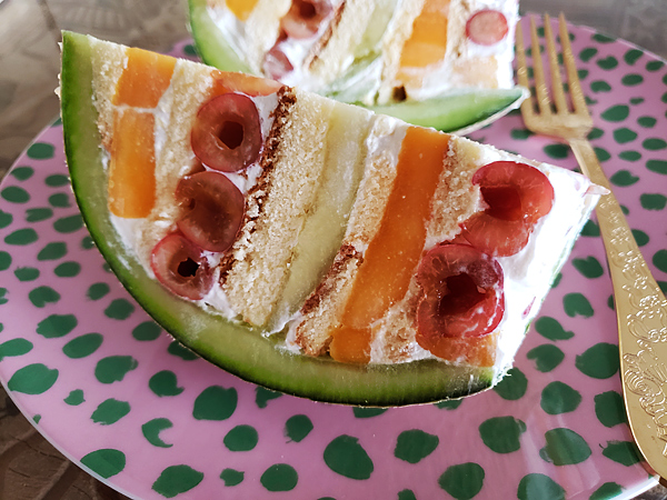 丸ごとメロンケーキ