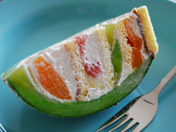 丸ごとメロンケーキ