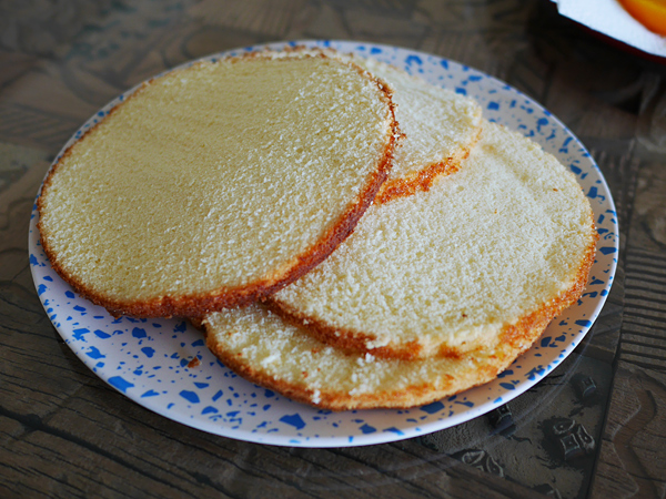 丸ごとメロンケーキ