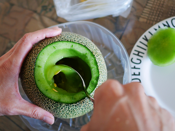 丸ごとメロンケーキ