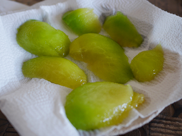 丸ごとメロンケーキ