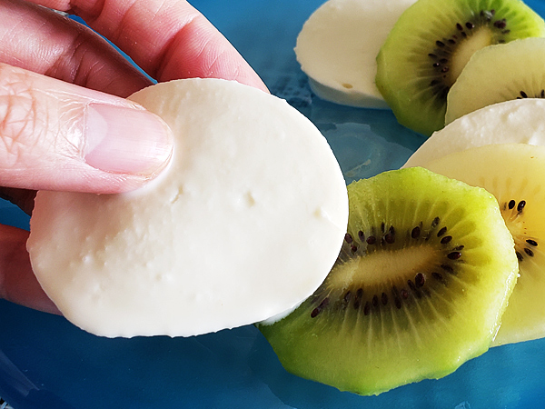 モッツァレラチーズとキウイ